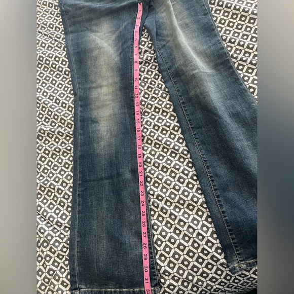Women’s flare jeans - Picture 2 of 5